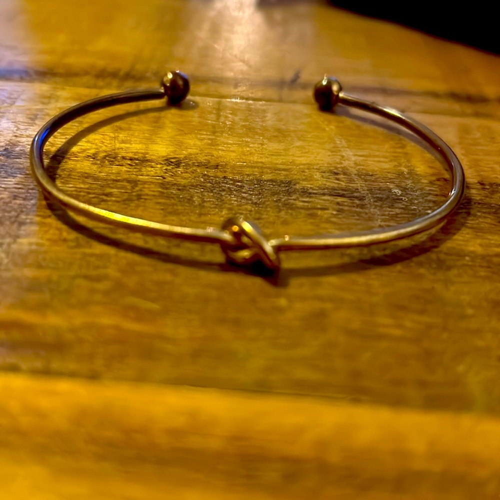Gold knot bracelet